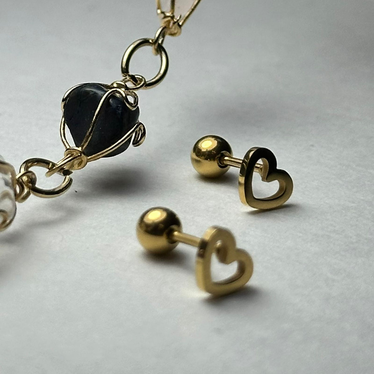 Arete corazón chiquito plano.oro