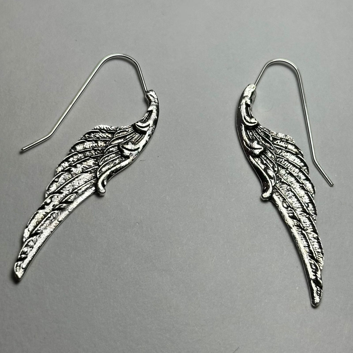 Arete largo de un ala.plata