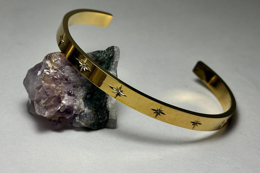 Brazalete cartier con estrellas.oro