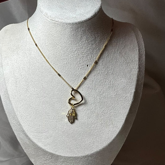 Cadena corazón y mano.oro