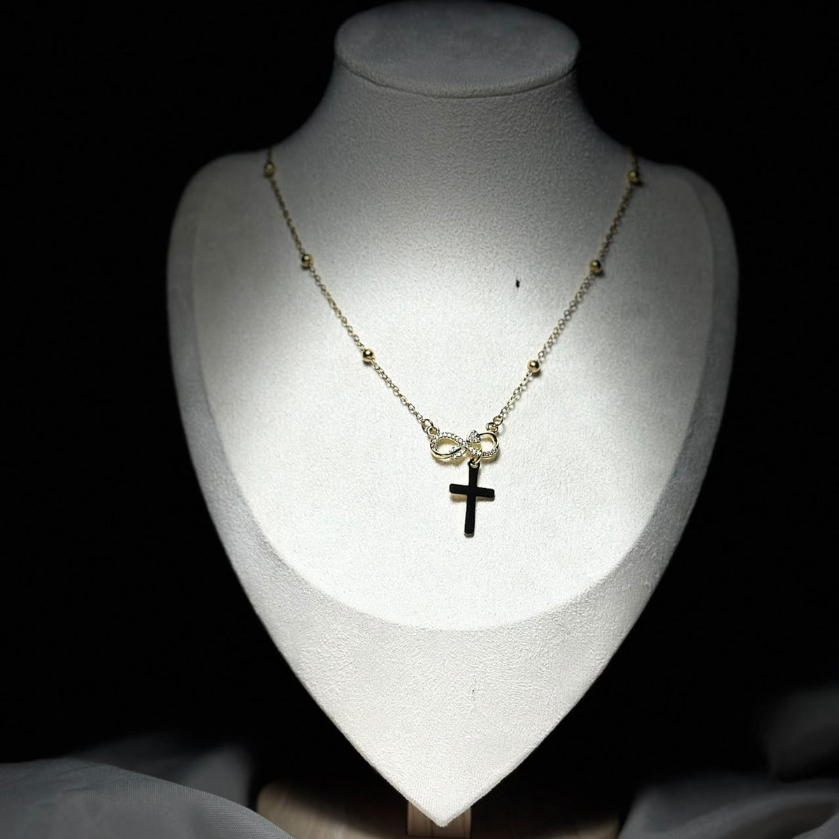 Collar infinito y cruz lisa.oro