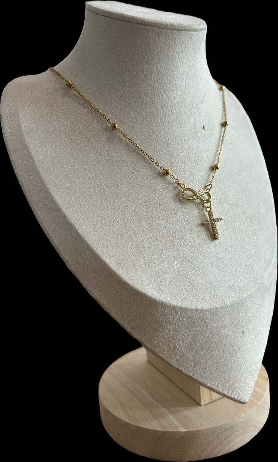 Collar infinito y cruz con las piedras.oro