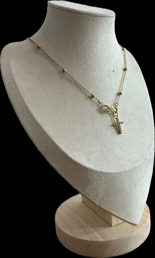 Collar infinito y cruz con las piedras.oro