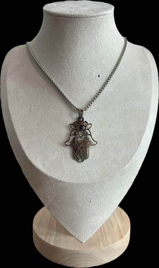 Collar mano de fátima con flor de loto.plata