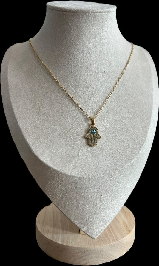 Collar pequeño, mano y ojo azul claro.oro