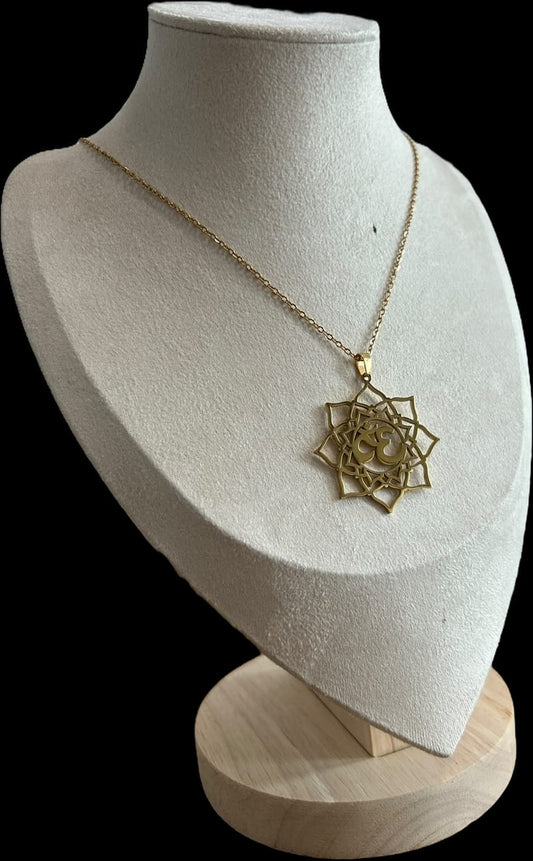 Collar segundo chakra y om.oro