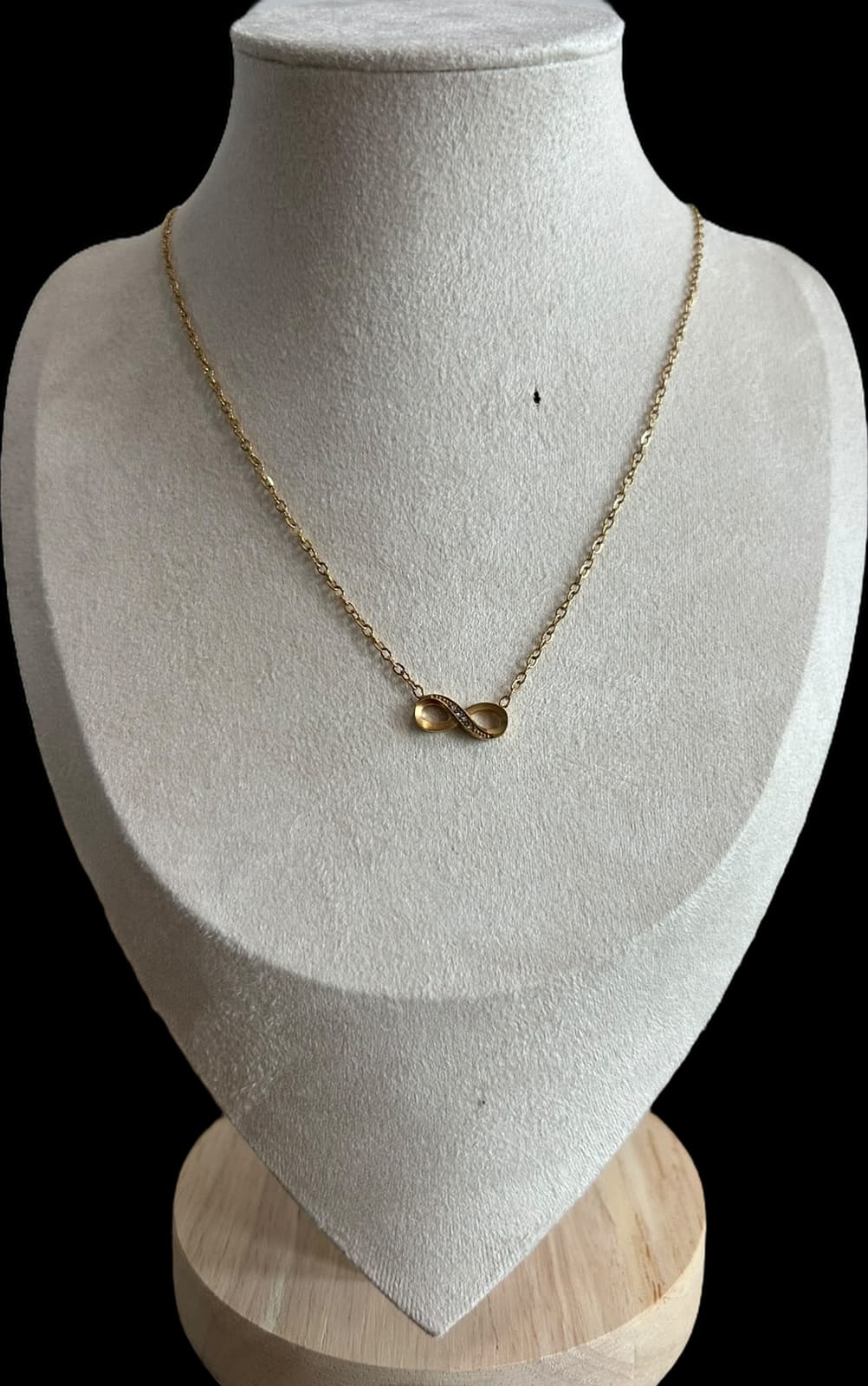 Collar con dije infinito.oro