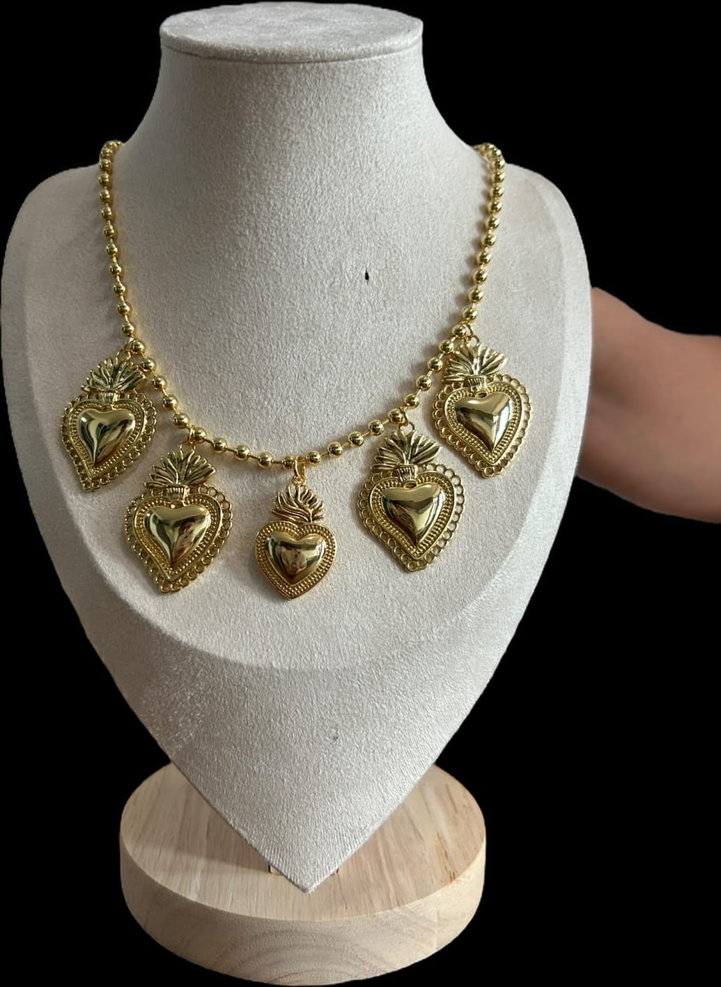 Collar con varios corazones.oro