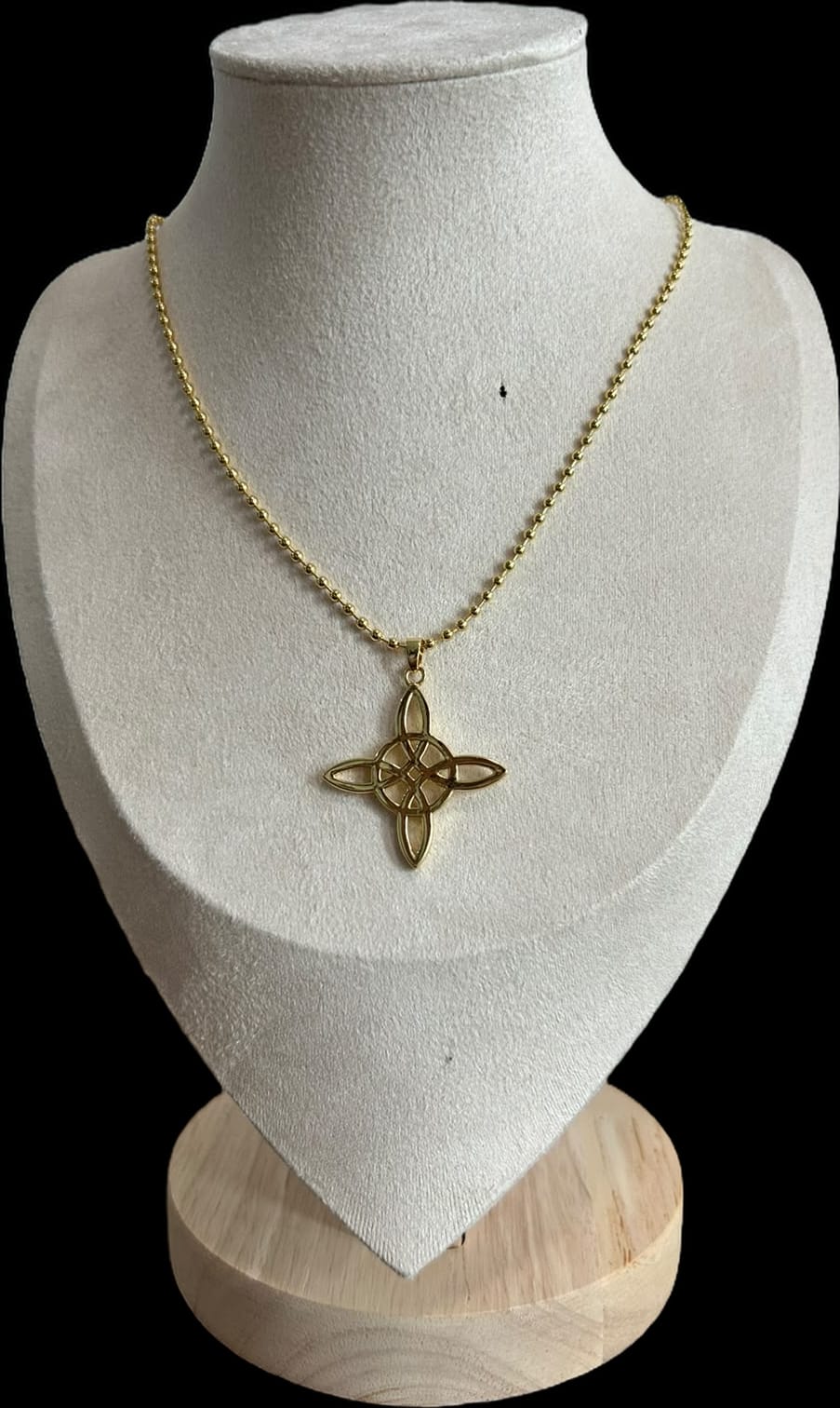 Collar nudo de bruja.oro