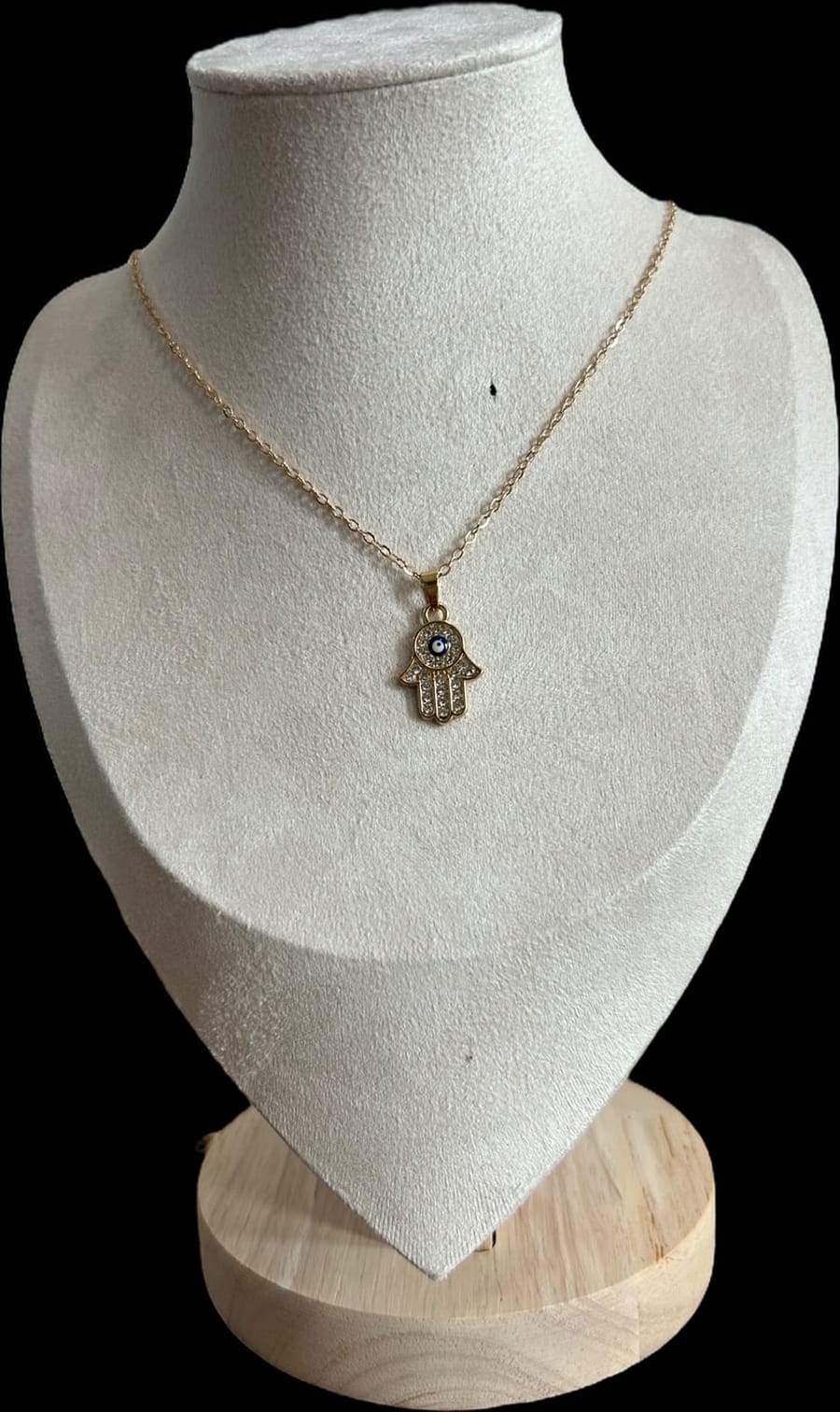 Collar pequeño, mano y ojo azul marino.oro