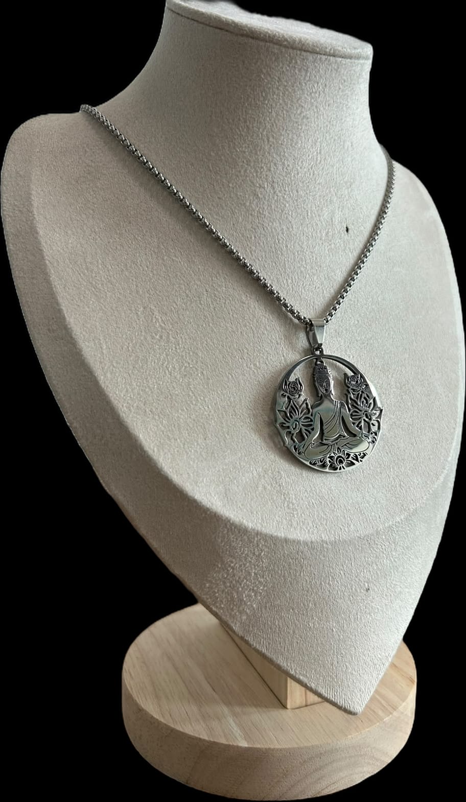 Collar redondo con buda.plata