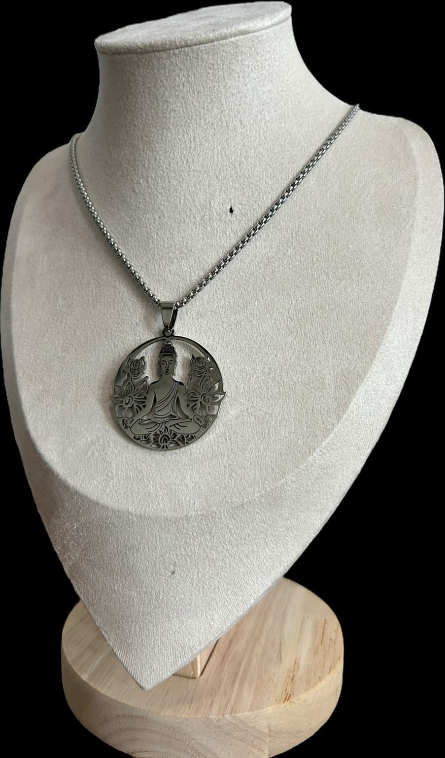 Collar redondo con buda.plata