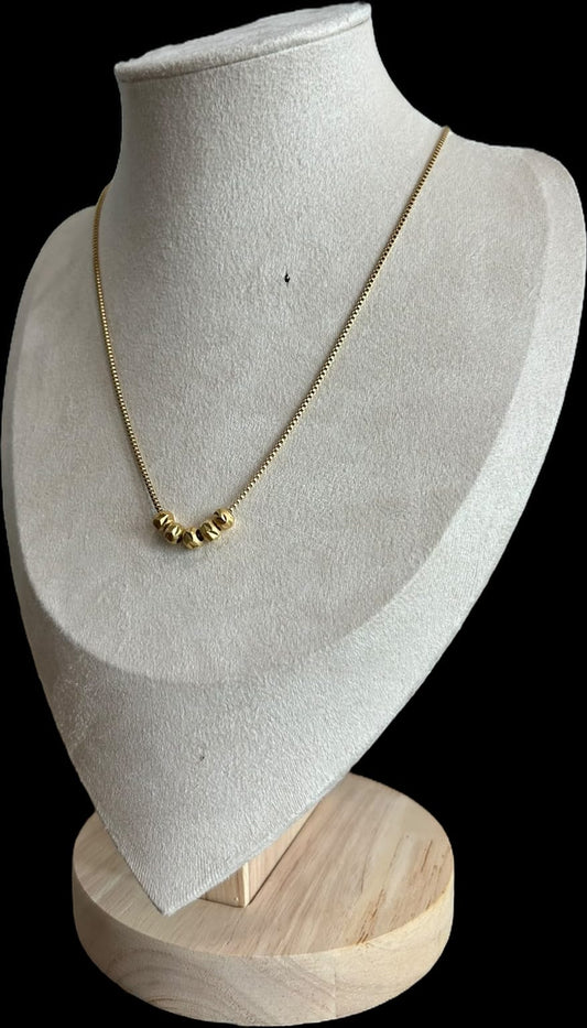 Gargantilla de bolitas.oro