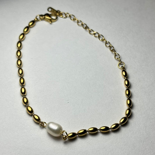 Pulsera bolitas con perla en medio.oro