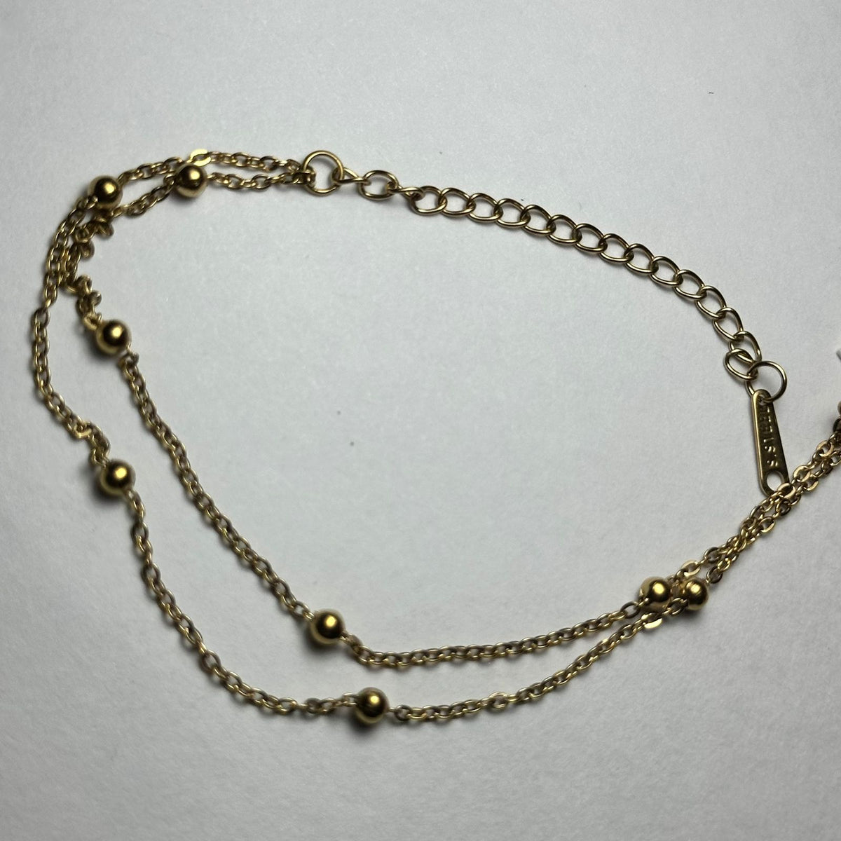 Pulsera doble con bolitas.oro