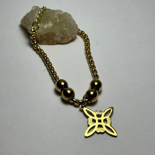 Pulsera nudo de bruja con bolitas grandes.oro