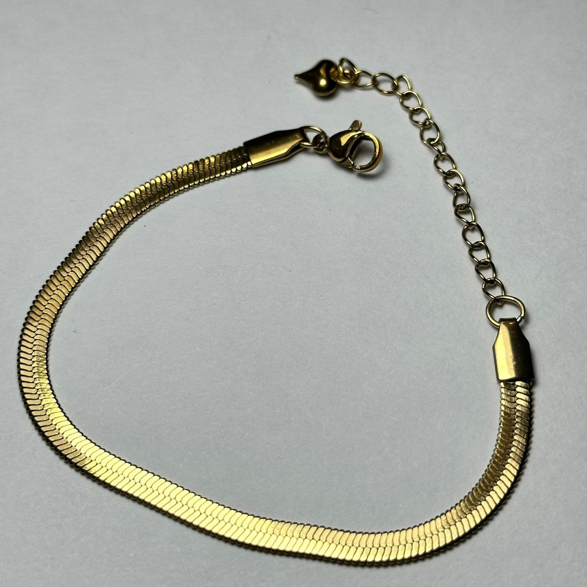 Pulsera plana.oro