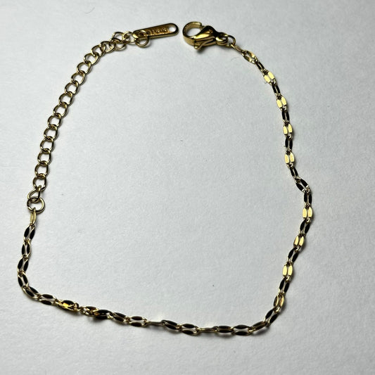 Pulsera sencilla, eslabones chicos-planos.oro